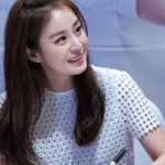 cina cantik tersenyum