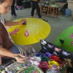 Proses pembikinan Payung warna warni khas Thailand