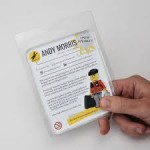 Desainer grafis ini kreatif bikin CV dari lego