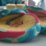Kue gulung bermotif batik Megamendung yang unik