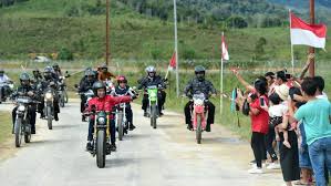 Jokowi Susuri Jalan Perbatasan Indonesia Malaysia Dengan Motor Custom